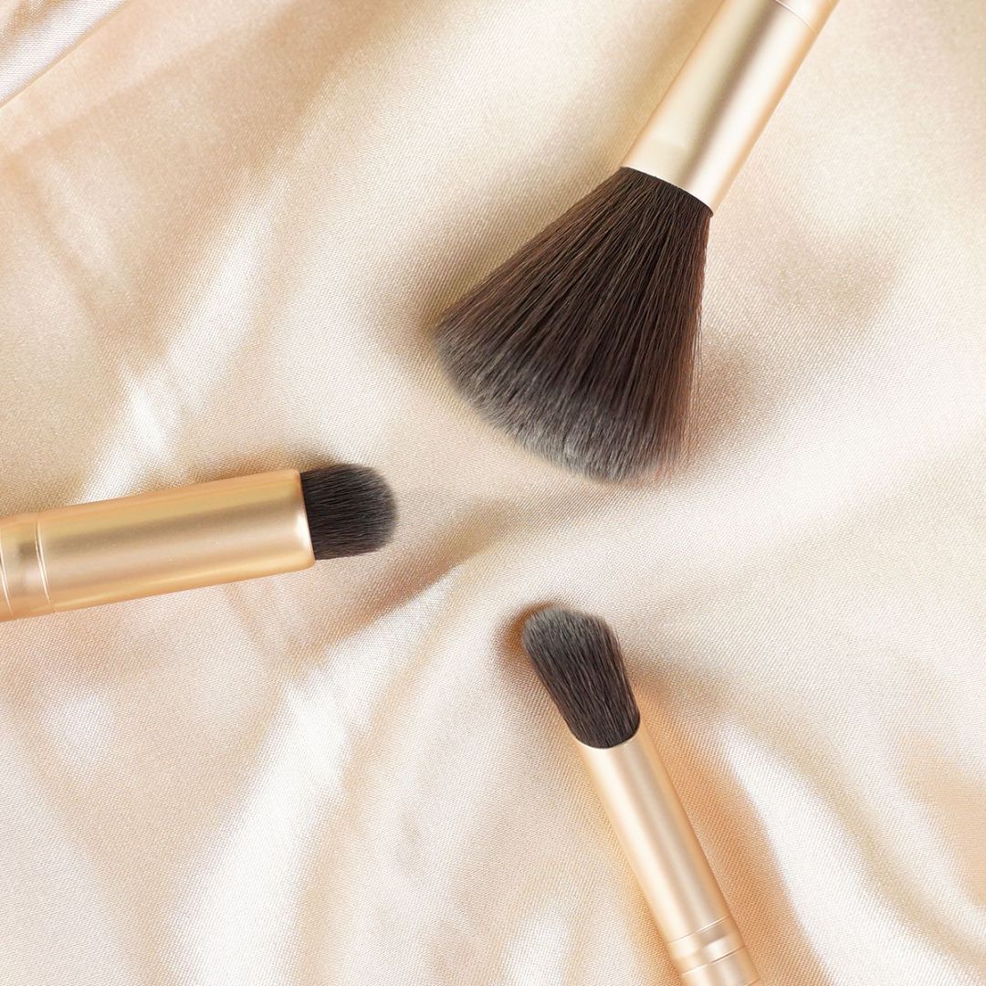 0ZM938 Makeup Brush - ShreeBliss