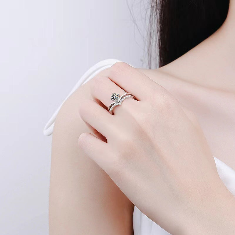 925 Sterling Silver V-shaped Crown Ring Four Claws Moissanite