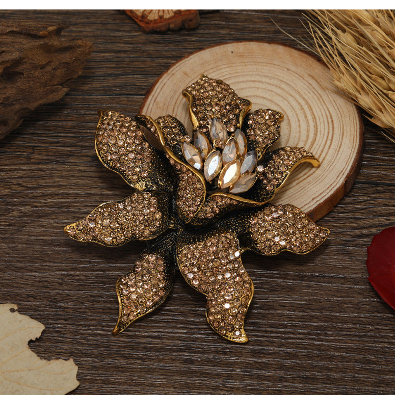 Vintage Rhinestone Flower Brooch – ShreeBliss