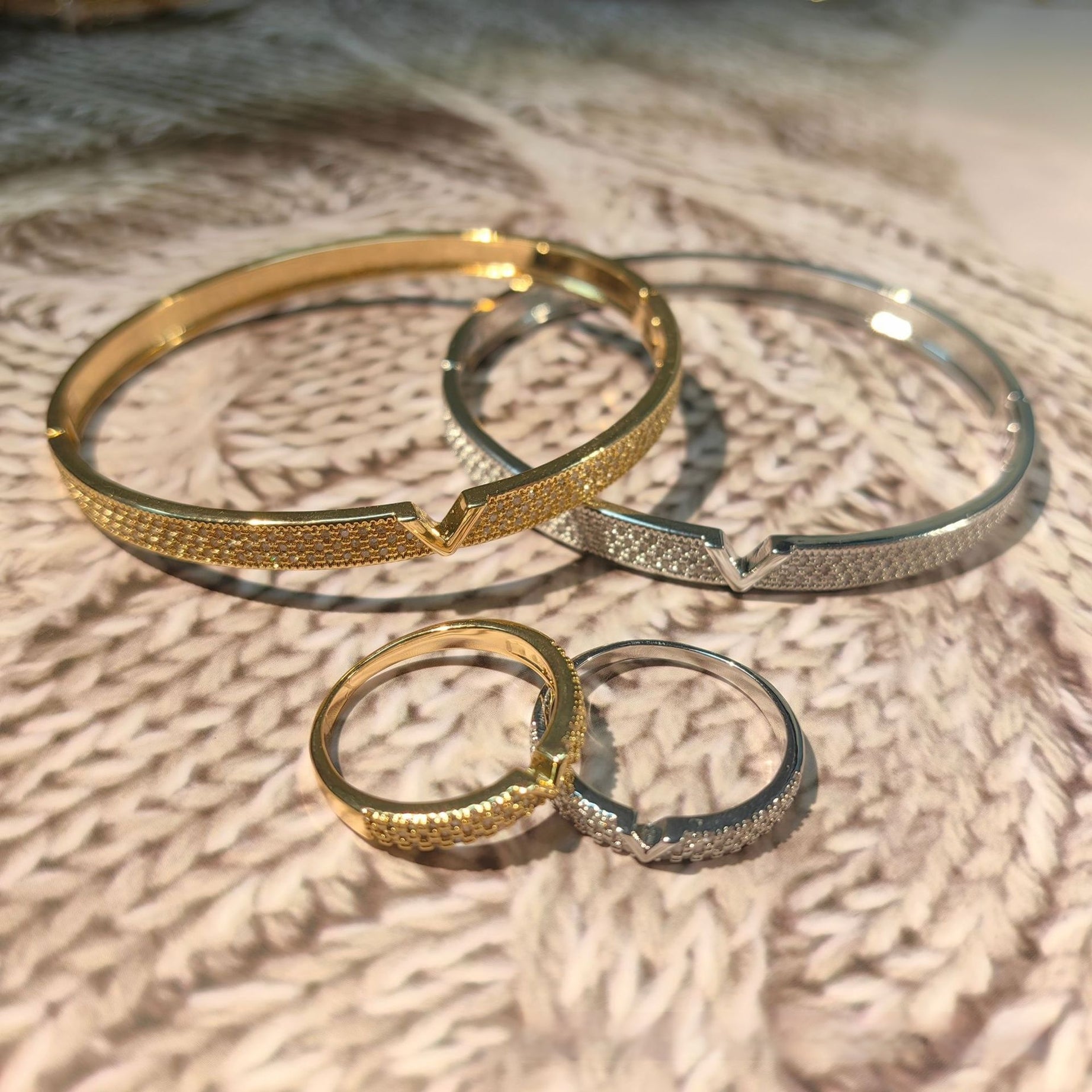 V-Shaped 18K Gold Bracelet Ring Set – ShreeBliss