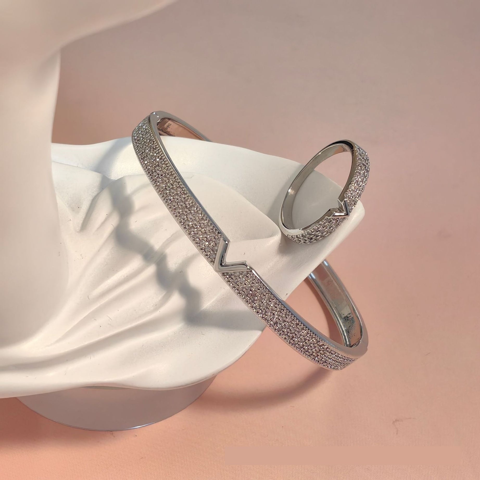 V-Shaped 18K Gold Bracelet Ring Set – ShreeBliss