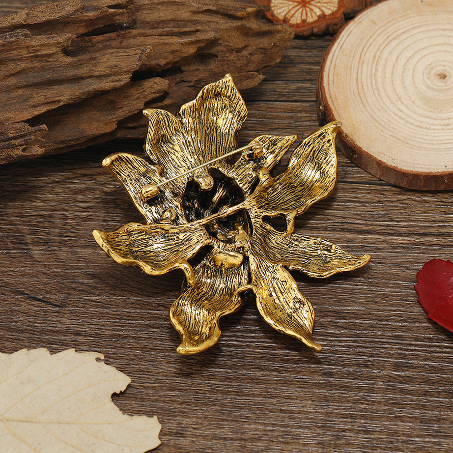 Vintage Rhinestone Flower Brooch – ShreeBliss